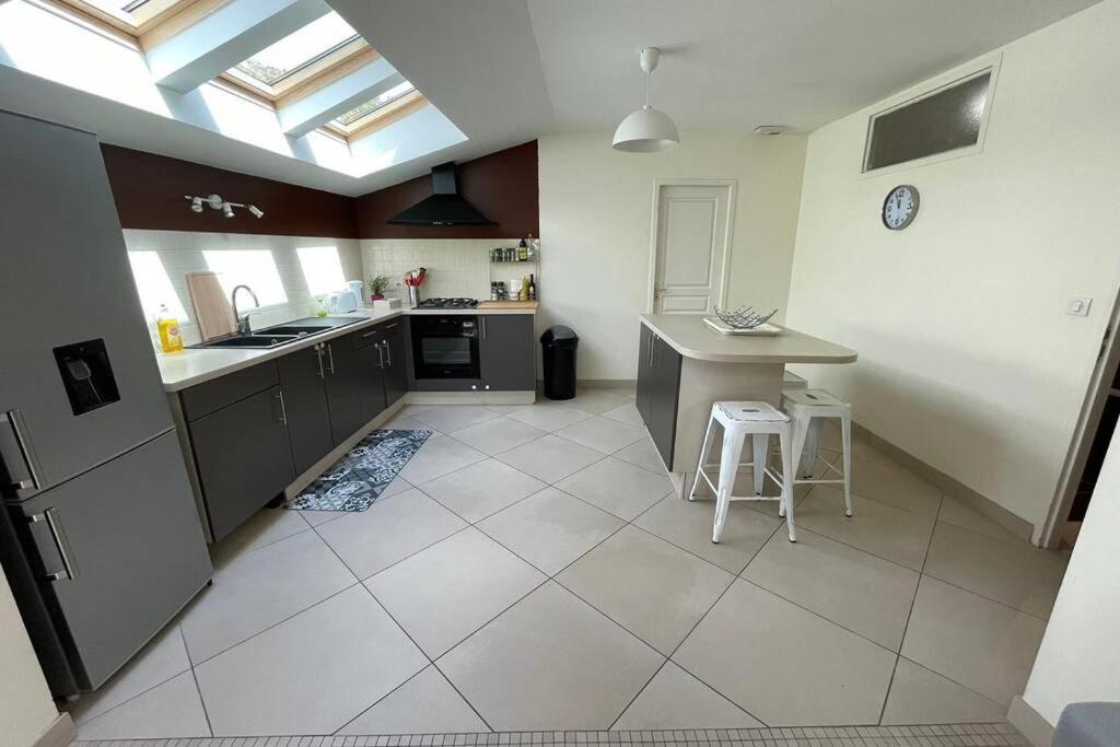 Superbe Appartement Avec 2 Chambres - 9 Personnes - Parking Prive Tournon-sur-Rhone Luaran gambar