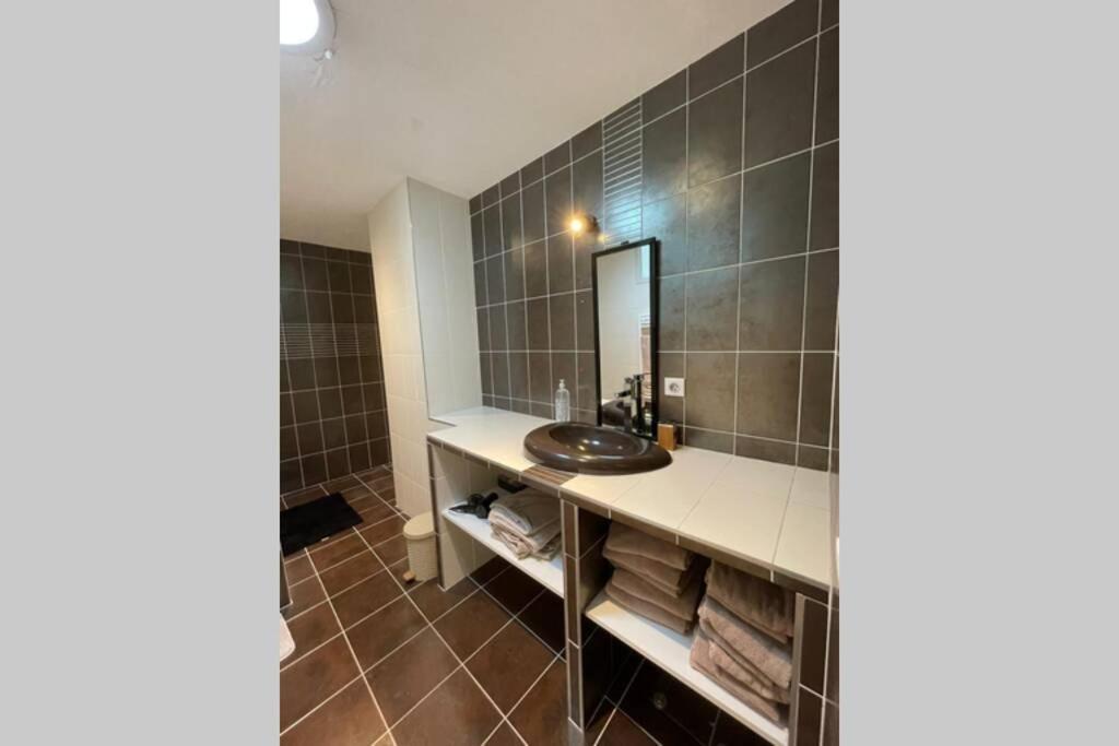 Superbe Appartement Avec 2 Chambres - 9 Personnes - Parking Prive Tournon-sur-Rhone Luaran gambar
