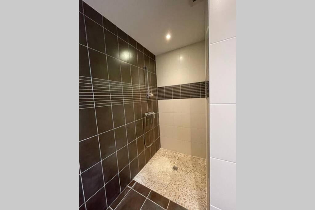 Superbe Appartement Avec 2 Chambres - 9 Personnes - Parking Prive Tournon-sur-Rhone Luaran gambar